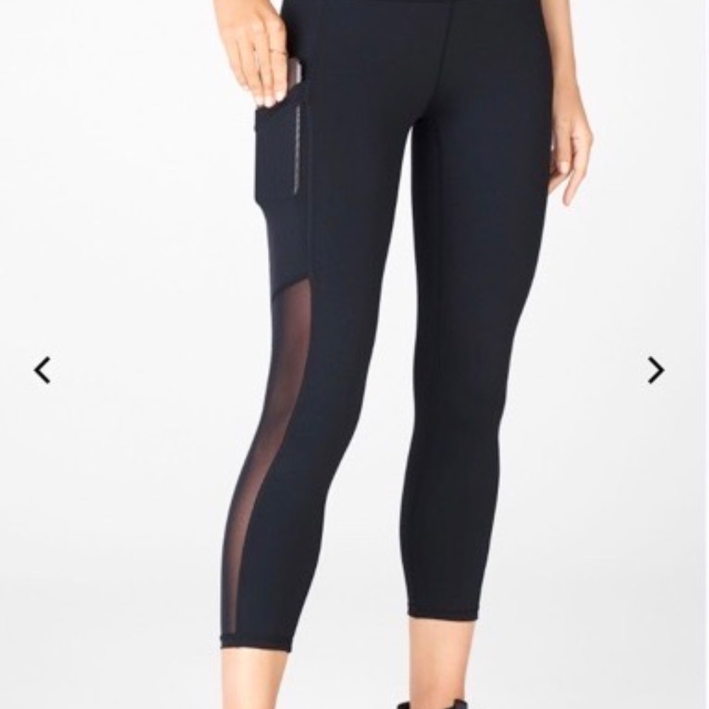 Fabletics Mila High Waisted Pocket Capri M